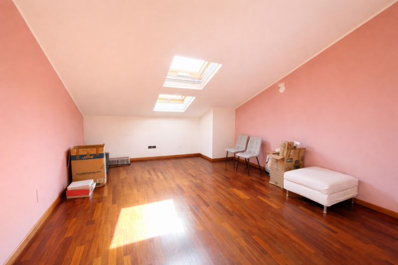 Proponiamo in vendita un luminoso e spazioso appartamento duplex a Maserà di Padova, una zona res...