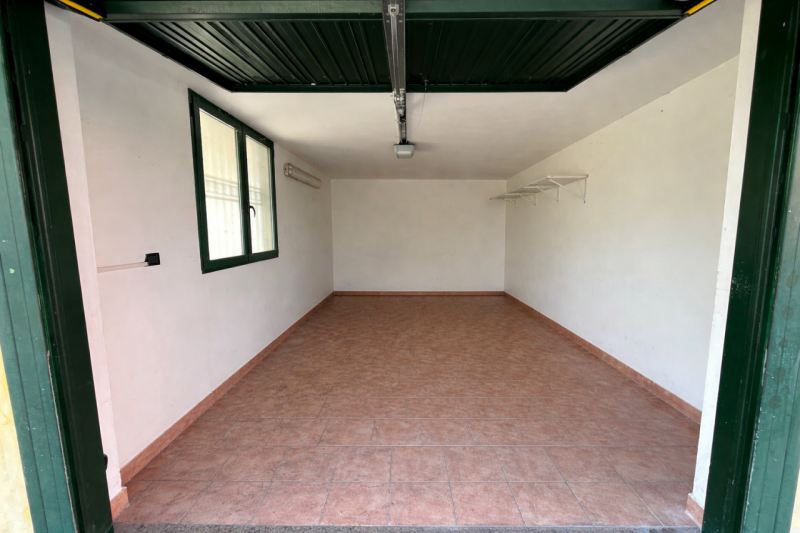 Proponiamo in vendita un luminoso e spazioso appartamento duplex a Maserà di Padova, una zona res...