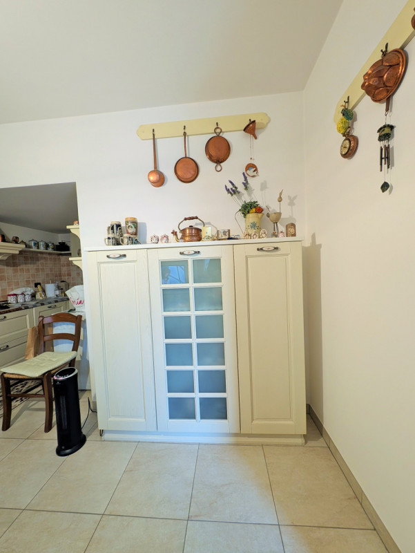 Proponiamo in vendita una signorile e centralissima porzione di palazzo d'epoca affacciata su uno...