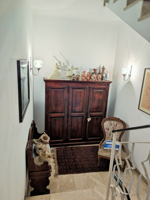 Proponiamo in vendita una signorile e centralissima porzione di palazzo d'epoca affacciata su uno...