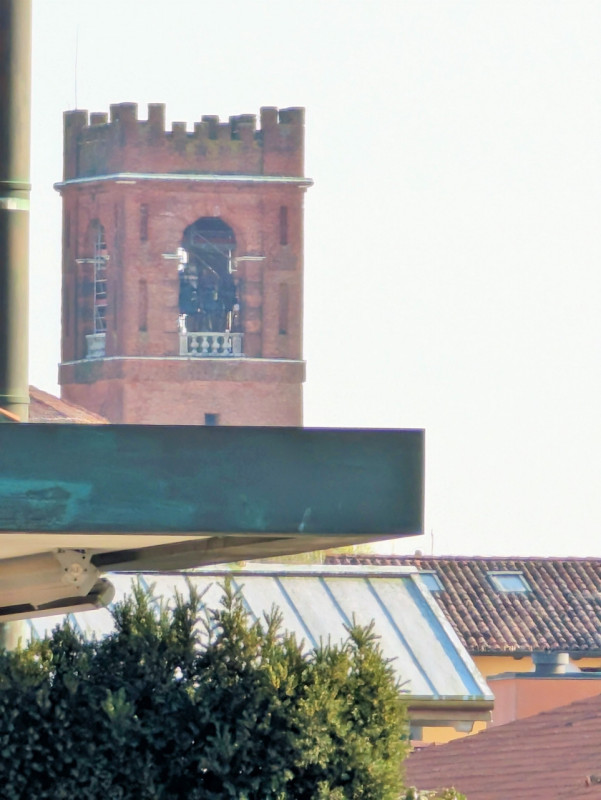 Proponiamo in vendita una signorile e centralissima porzione di palazzo d'epoca affacciata su uno...