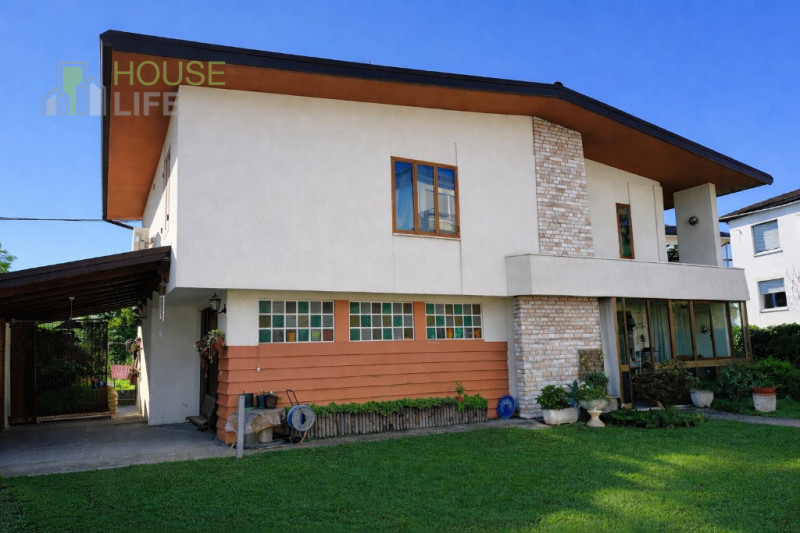 MARANO VIC.: MARANO VIC.: Unica in zona, CASA SINGOLA anni 70 da rimodernare disposta su piani fu...