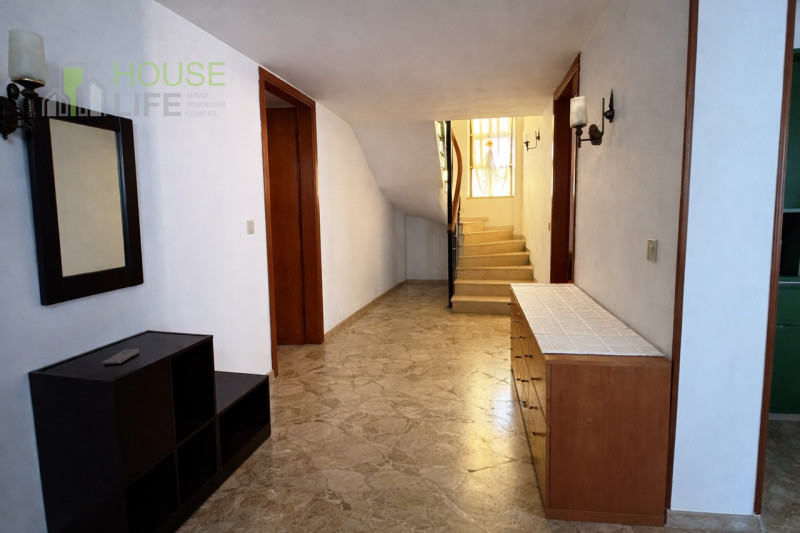 MARANO VIC.: MARANO VIC.: Unica in zona, CASA SINGOLA anni 70 da rimodernare disposta su piani fu...