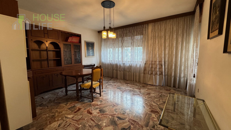 MARANO VIC.: MARANO VIC.: Unica in zona, CASA SINGOLA anni 70 da rimodernare disposta su piani fu...