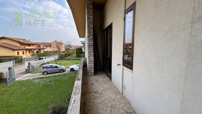 MARANO VIC.: MARANO VIC.: Unica in zona, CASA SINGOLA anni 70 da rimodernare disposta su piani fu...