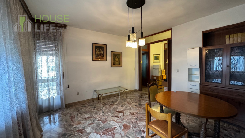 MARANO VIC.: MARANO VIC.: Unica in zona, CASA SINGOLA anni 70 da rimodernare disposta su piani fu...