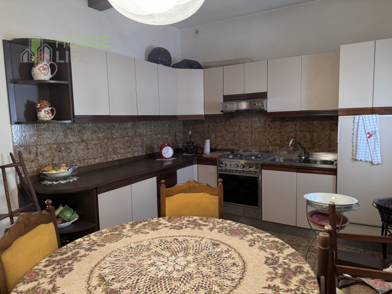 MARANO VIC.: MARANO VIC.: Unica in zona, CASA SINGOLA anni 70 da rimodernare disposta su piani fu...