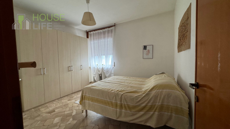 MARANO VIC.: MARANO VIC.: Unica in zona, CASA SINGOLA anni 70 da rimodernare disposta su piani fu...