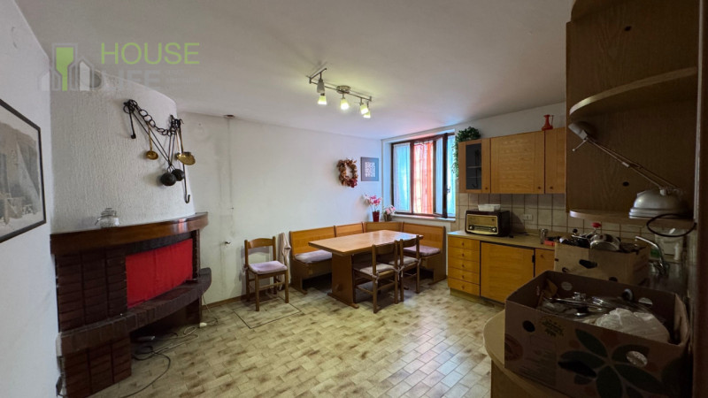 MARANO VIC.: MARANO VIC.: Unica in zona, CASA SINGOLA anni 70 da rimodernare disposta su piani fu...