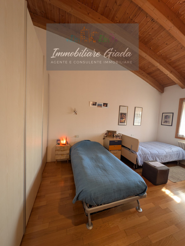 ✨ Mini appartamento all’ultimo piano – pronto da vivere! ✨
Proponiamo in vendita grazioso mini ap...