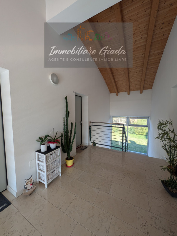 ✨ Mini appartamento all’ultimo piano – pronto da vivere! ✨
Proponiamo in vendita grazioso mini ap...