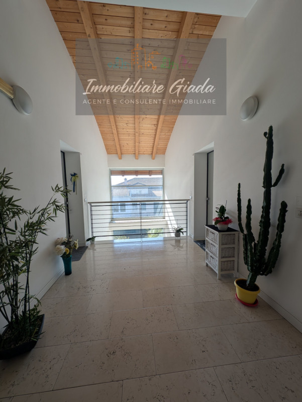 ✨ Mini appartamento all’ultimo piano – pronto da vivere! ✨
Proponiamo in vendita grazioso mini ap...