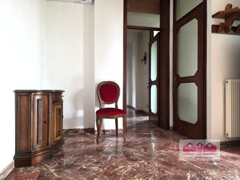 AVIANO: IN PRIMA COLLINA SINGOLA ANNI 70 DIVISA IN DUE UNITA' ABITATIVE CON TERRENO DI PERTINENZA...