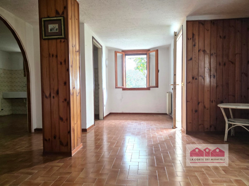 AVIANO: IN PRIMA COLLINA SINGOLA ANNI 70 DIVISA IN DUE UNITA' ABITATIVE CON TERRENO DI PERTINENZA...