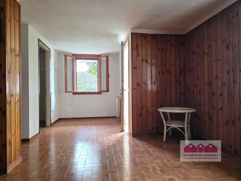 AVIANO: IN PRIMA COLLINA SINGOLA ANNI 70 DIVISA IN DUE UNITA' ABITATIVE CON TERRENO DI PERTINENZA...