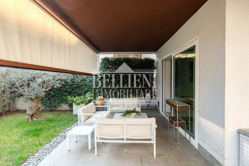 ZONA ISTITUTO ROSSI - In una delle zone più richieste e residenziali, proponiamo in vendita un el...