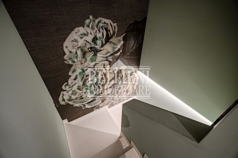 ZONA ISTITUTO ROSSI - In una delle zone più richieste e residenziali, proponiamo in vendita un el...