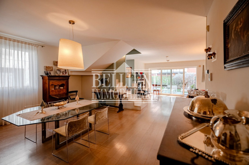 ZONA ISTITUTO ROSSI - In una delle zone più richieste e residenziali, proponiamo in vendita un el...