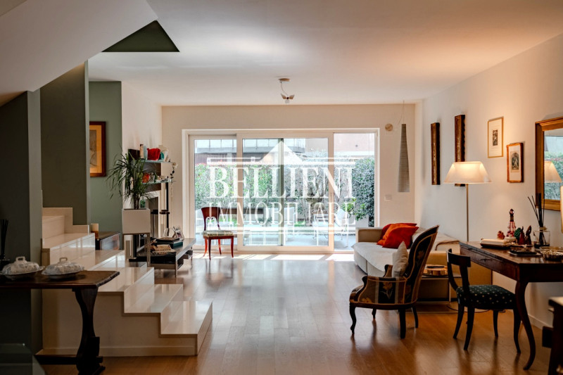 ZONA ISTITUTO ROSSI - In una delle zone più richieste e residenziali, proponiamo in vendita un el...