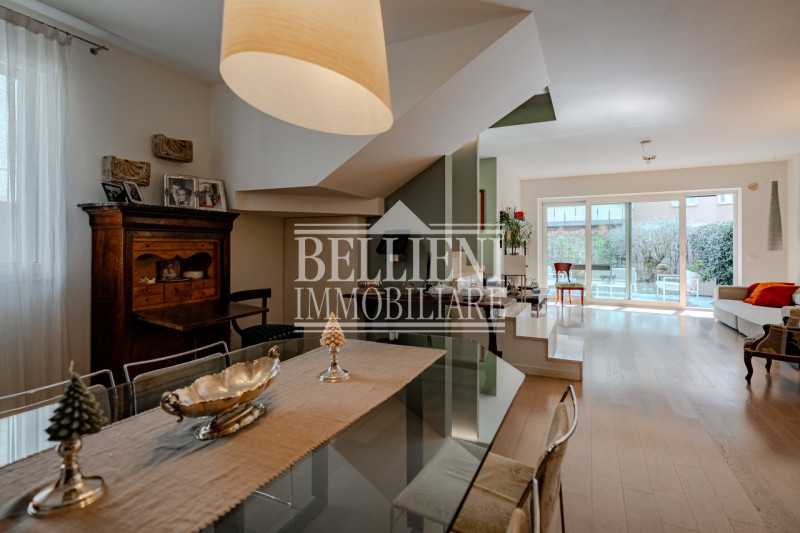 ZONA ISTITUTO ROSSI - In una delle zone più richieste e residenziali, proponiamo in vendita un el...