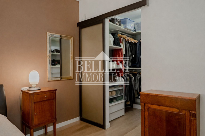 ZONA ISTITUTO ROSSI - In una delle zone più richieste e residenziali, proponiamo in vendita un el...