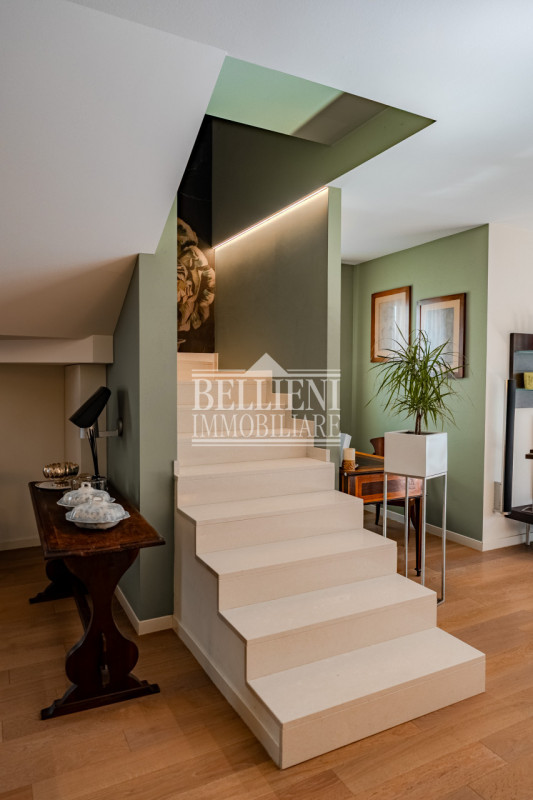 ZONA ISTITUTO ROSSI - In una delle zone più richieste e residenziali, proponiamo in vendita un el...