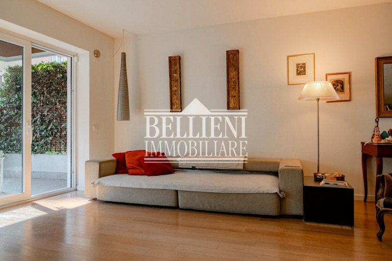 ZONA ISTITUTO ROSSI - In una delle zone più richieste e residenziali, proponiamo in vendita un el...