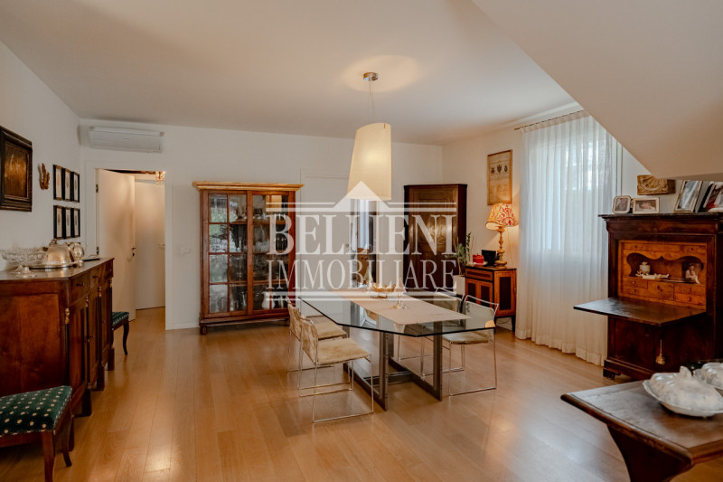 ZONA ISTITUTO ROSSI - In una delle zone più richieste e residenziali, proponiamo in vendita un el...