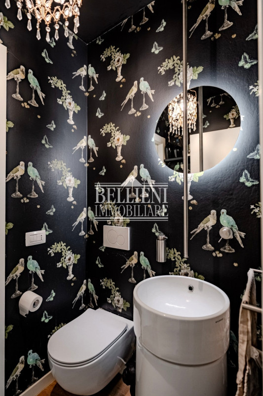 ZONA ISTITUTO ROSSI - In una delle zone più richieste e residenziali, proponiamo in vendita un el...