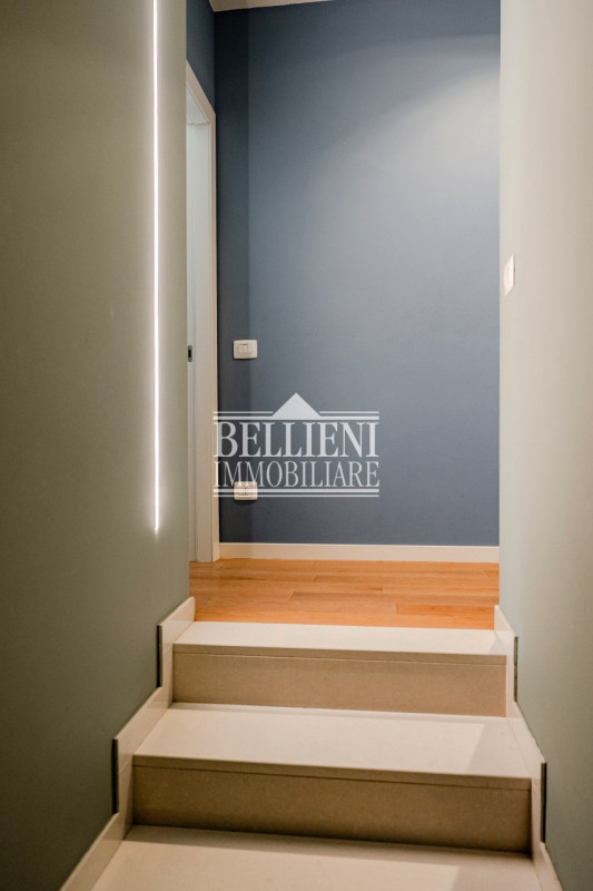 ZONA ISTITUTO ROSSI - In una delle zone più richieste e residenziali, proponiamo in vendita un el...