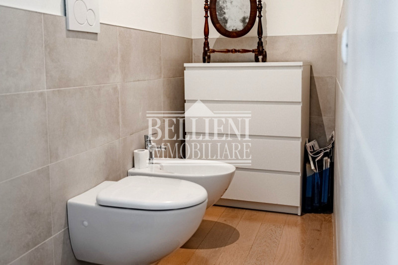 ZONA ISTITUTO ROSSI - In una delle zone più richieste e residenziali, proponiamo in vendita un el...