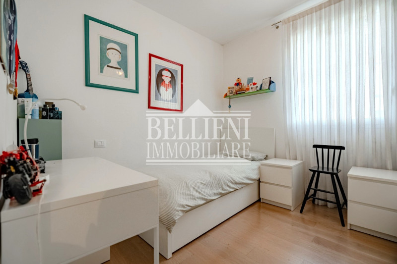 ZONA ISTITUTO ROSSI - In una delle zone più richieste e residenziali, proponiamo in vendita un el...