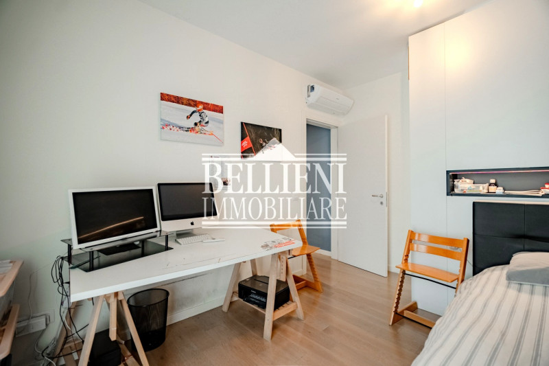 ZONA ISTITUTO ROSSI - In una delle zone più richieste e residenziali, proponiamo in vendita un el...