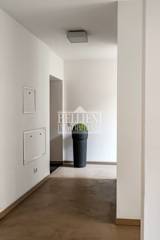 ZONA ISTITUTO ROSSI - In una delle zone più richieste e residenziali, proponiamo in vendita un el...