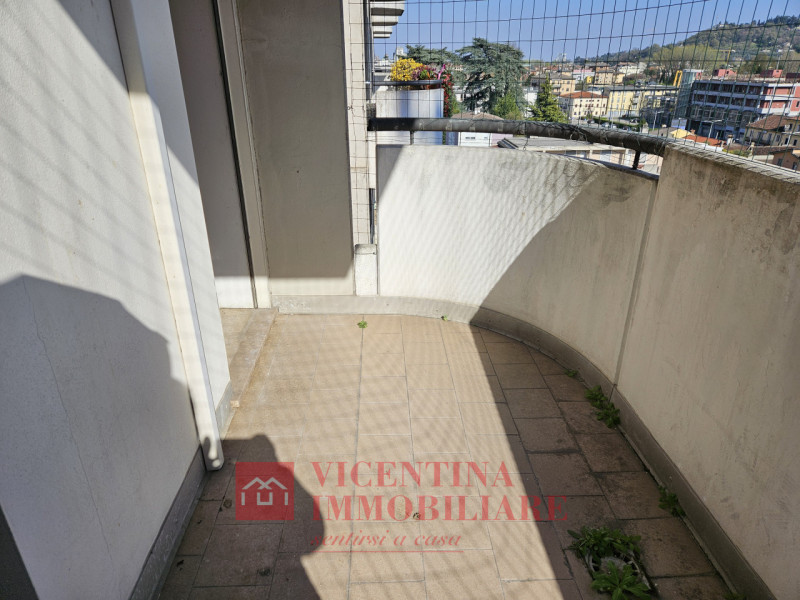 VICENZA - San Lazzaro : In Residence di fine anni 90', MINI APPARTAMENTO al 7' e penultimo piano ...