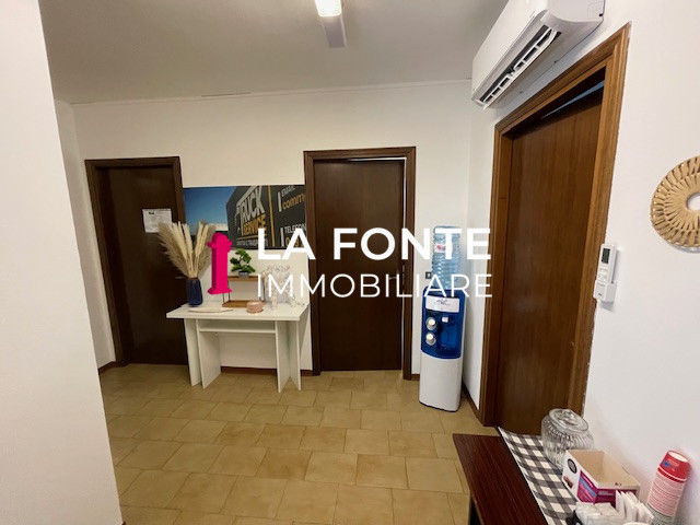 Vigonza Centro, Ufficio Mq 90, Ingresso indipendente al piano terra suddiviso in Reception, 3 Uff...