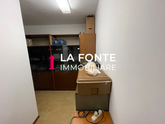 Vigonza Centro, Ufficio Mq 90, Ingresso indipendente al piano terra suddiviso in Reception, 3 Uff...