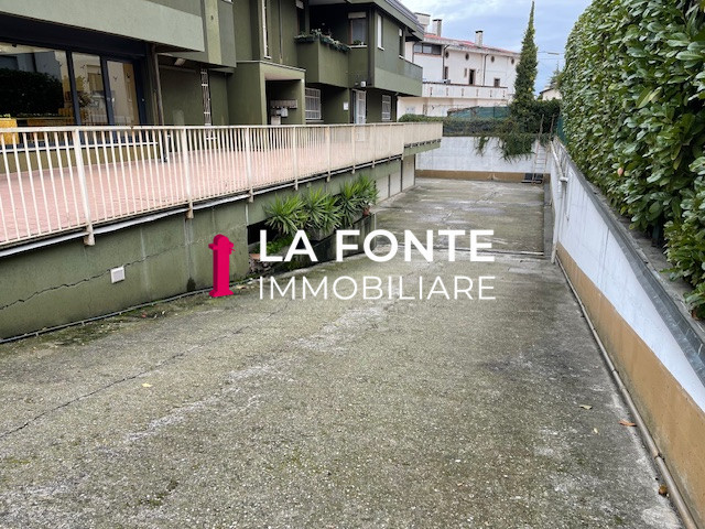 Vigonza Centro, Ufficio Mq 90, Ingresso indipendente al piano terra suddiviso in Reception, 3 Uff...