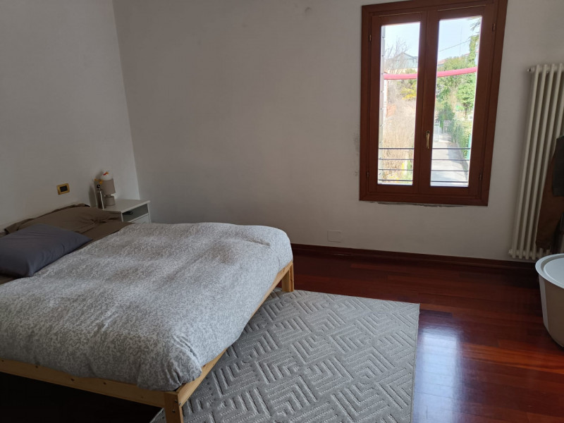 Nel cuore di Madonna Pellegrina, un quartiere tranquillo e ben servito di Padova, vi presentiamo ...