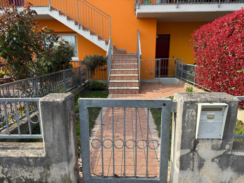 Piovene Rocchette: in tranquilla zona residenziale, proponiamo in locazione elegante mini apparta...