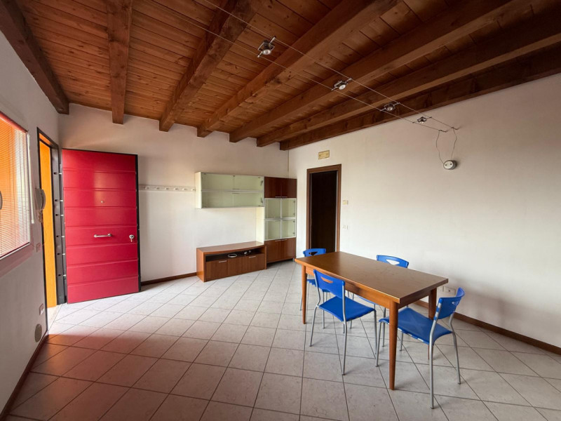 Piovene Rocchette: in tranquilla zona residenziale, proponiamo in locazione elegante mini apparta...