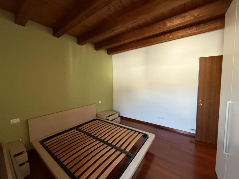 Piovene Rocchette: in tranquilla zona residenziale, proponiamo in locazione elegante mini apparta...