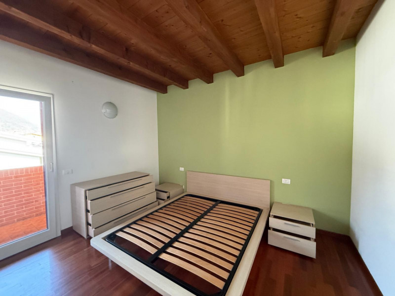 Piovene Rocchette: in tranquilla zona residenziale, proponiamo in locazione elegante mini apparta...