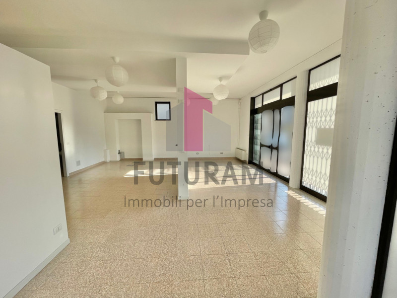 COSTABISSARA - 31FIL - PER INFO 0444/310220

Opportunità commerciale nella  zona di Costabissara,...