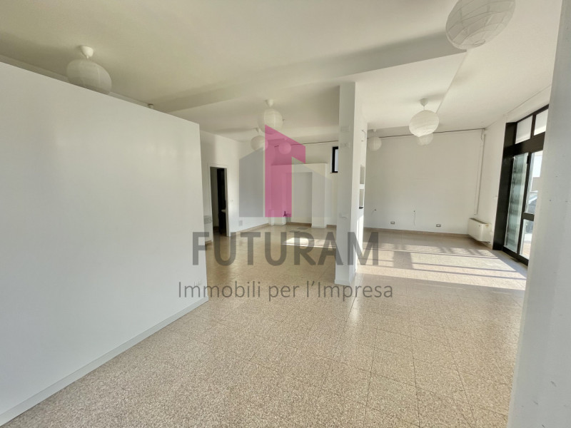 COSTABISSARA - 31FIL - PER INFO 0444/310220

Opportunità commerciale nella  zona di Costabissara,...