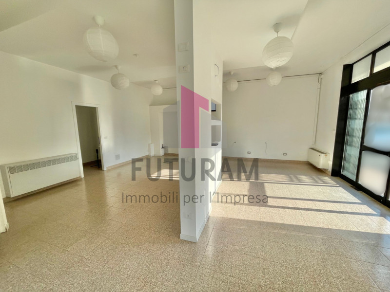 COSTABISSARA - 31FIL - PER INFO 0444/310220

Opportunità commerciale nella  zona di Costabissara,...