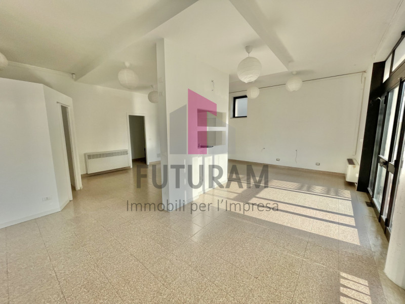 COSTABISSARA - 31FIL - PER INFO 0444/310220

Opportunità commerciale nella  zona di Costabissara,...