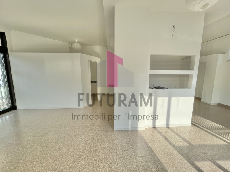 COSTABISSARA - 31FIL - PER INFO 0444/310220

Opportunità commerciale nella  zona di Costabissara,...