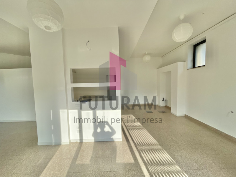 COSTABISSARA - 31FIL - PER INFO 0444/310220

Opportunità commerciale nella  zona di Costabissara,...