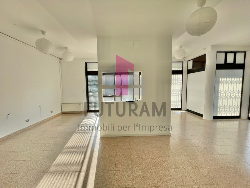 COSTABISSARA - 31FIL - PER INFO 0444/310220

Opportunità commerciale nella  zona di Costabissara,...